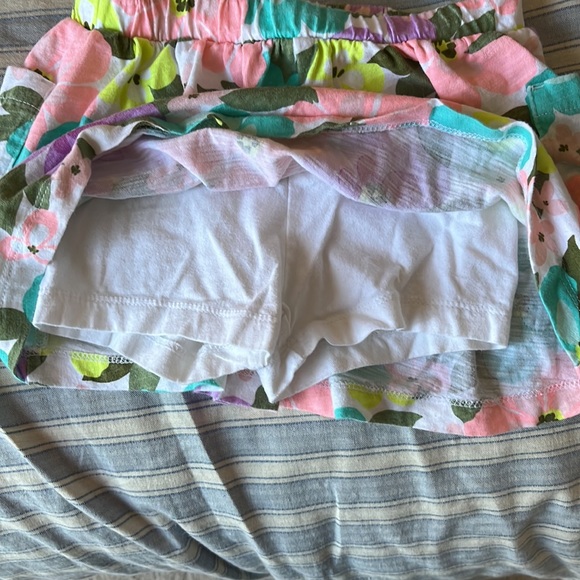 Carters floral skirt with built in shorts size 2T - Picture 6 of 6